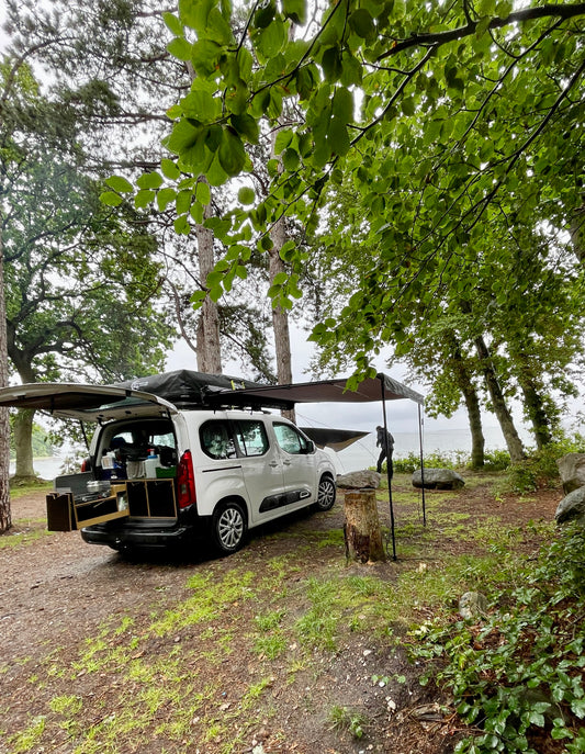 Omdan din bil til en minicamper med en camperbox fra LangelandCampers. Nemt at installere. Billigt alternativ til en autocamper.