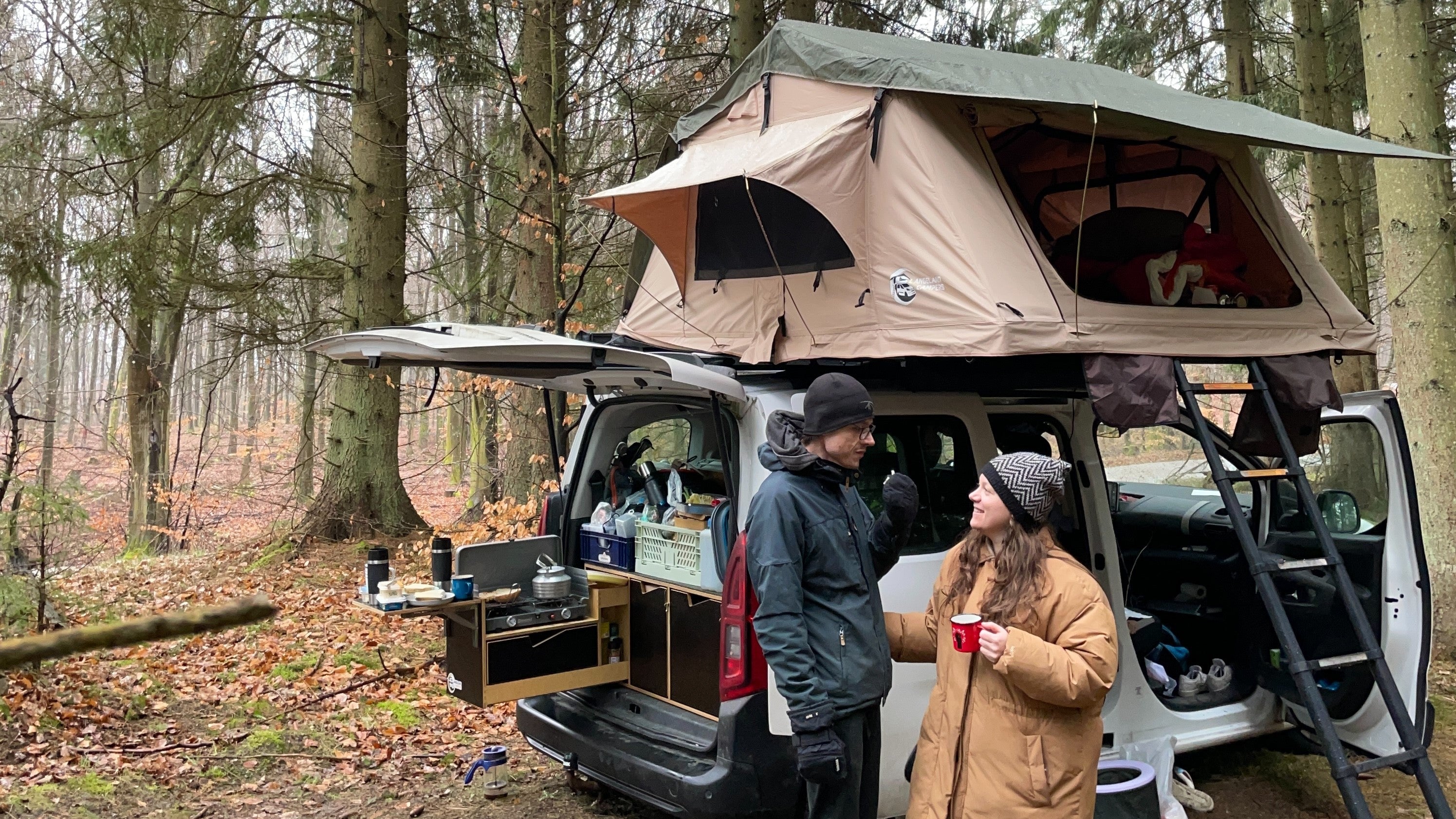 Eventyret starter hos LangelandCampers. Følg med når den outdoorglade familie tager på tagtelt eventyr i deres minicamper.
