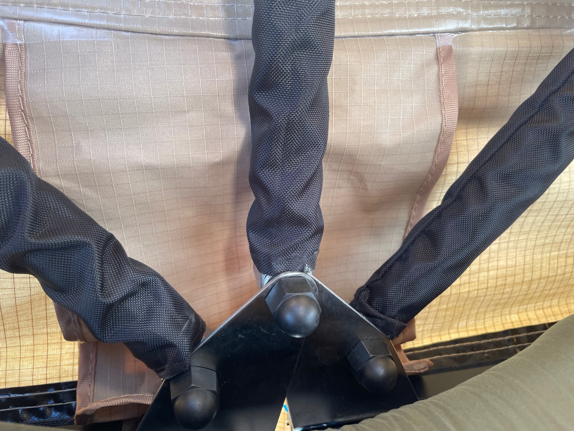 Billigt Stort tagtelt til hele familien - Letvægt - Gratis Levering. Passer til alle biler. Omdan din bil til en minicamper. #minicamper #campervan #carcamping #camping #outdoor #familietid #fanilieferie #berlingocamper #caddycamper #feriepåbudget Billigt letvægts tagtelt fra LangelandCampers. gratis levering  - Kvalitets tagtelt - Tagtelt forhandler i Danmark.