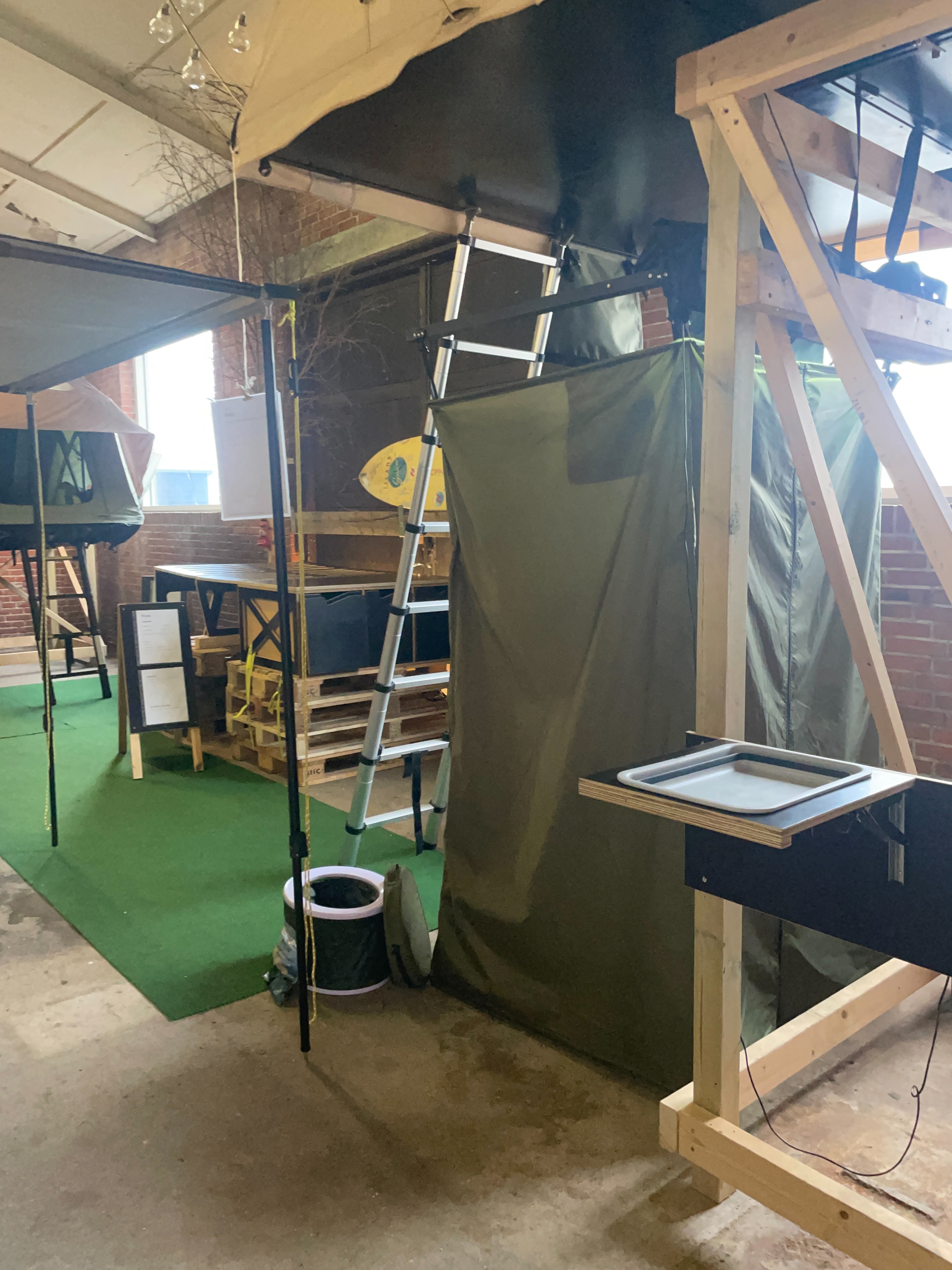 Besøg LangelandCampers showroom. Se udvalget af tagtelte og camperbox. Få råd og vejledning. Se camper udstyr. Markiser, badetelt, camping toilet, kompressor køleboks.