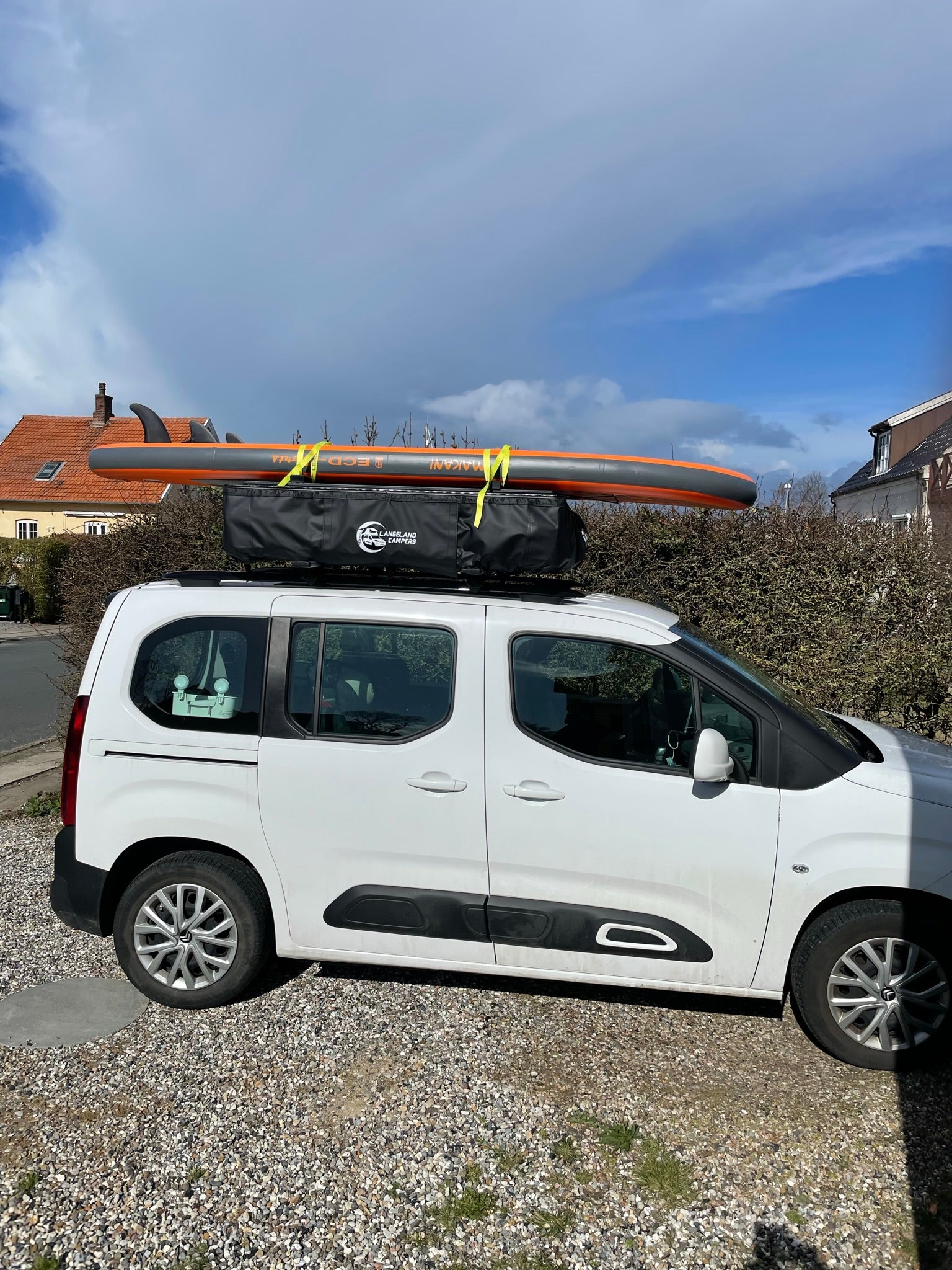 Plads til surfbræt. Lohals Tagtelt fra LangelandCampers - Gratis levering - Kvalitets tagtelt - Tagtelt forhandler i Danmark.