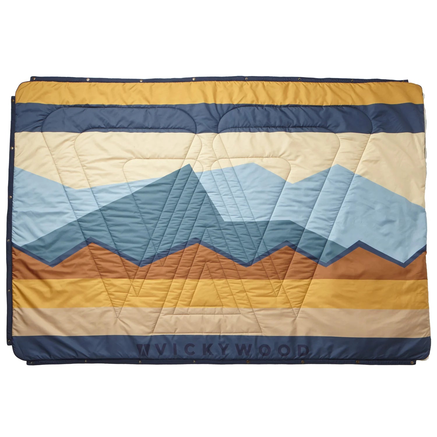 4-i-1: Pude, Tæppe, Kappe og Sovepose  Et multifunktionelt vidunder, som du ikke vil undvære på dine eventyr. VOITED x VICKYWOOD CLOUDTOUCH® er både et tæppe, en pude, en kappe og en sovepose. Med de praktiske trykknapper kan tæppet nemt udvides og hurtigt omdannes til en hyggelig sovepose til to personer. Når det ikke er i brug, kan det foldes sammen til en blød pude.