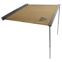 Markise til din bil Markise VICKYWOOD 140 cm – Perfekt til Dit Campingeventyr!  Skab et behageligt og beskyttet udeområde med VICKYWOOD Markisen. Uanset om du vil lave mad, slappe af eller nyde hyggelige stunder med familie og venner, sørger denne markise for skygge på solrige dage og læ for regnen.  Markisen monteres nemt på dine tagbøjler via et praktisk skinnesystem. Teleskopstængerne i aluminium er justerbare i højden og sikrer et stabilt fundament, mens det robuste polyesterstof hurtigt spændes fast